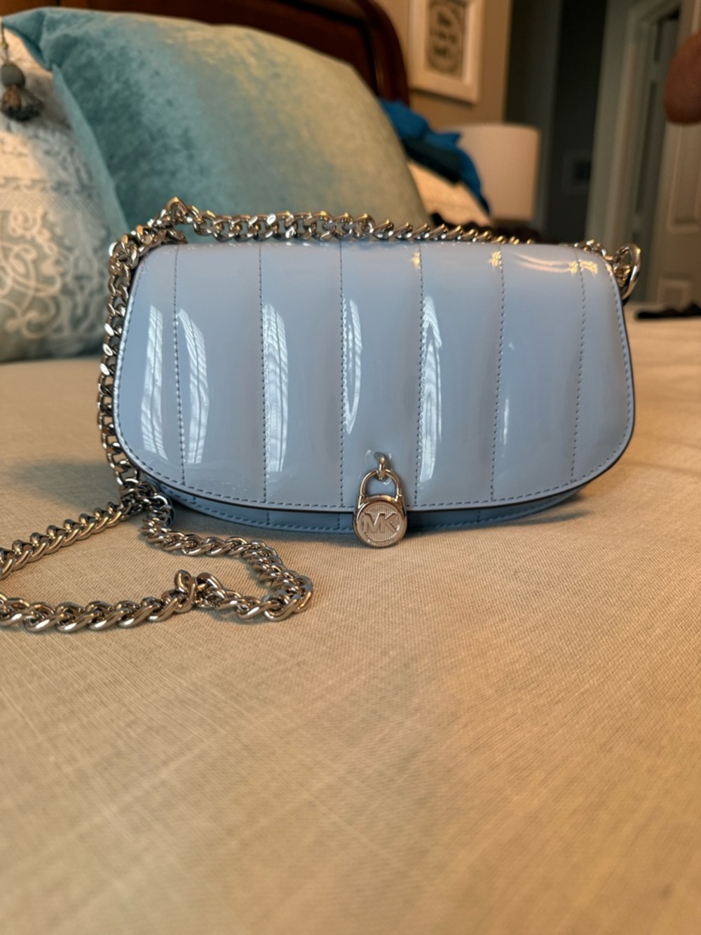 Michael Kors Baby Blue Patent Leather Chain Crossbody - Picture 3 of 12